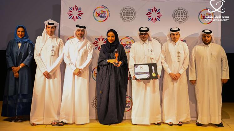 جانب من تسلم الجائزة