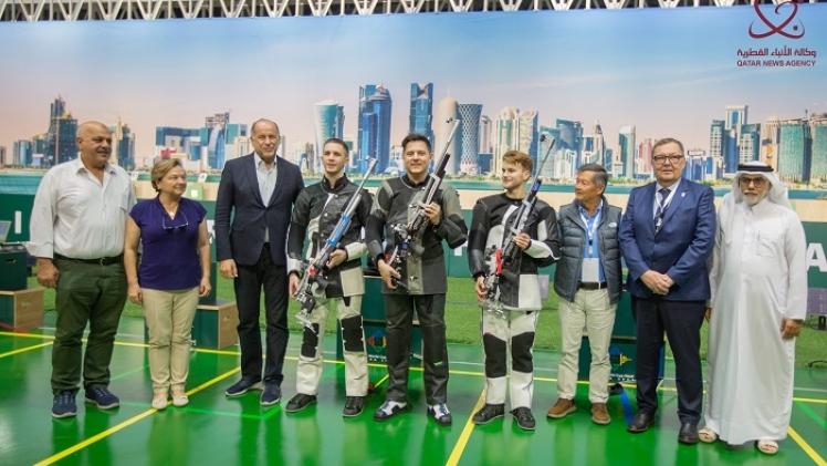 جانب من تتويج الفائزين