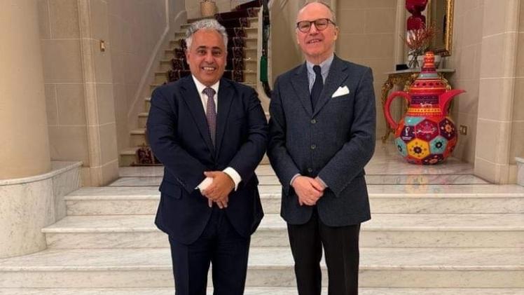 على هامش الاجتماع