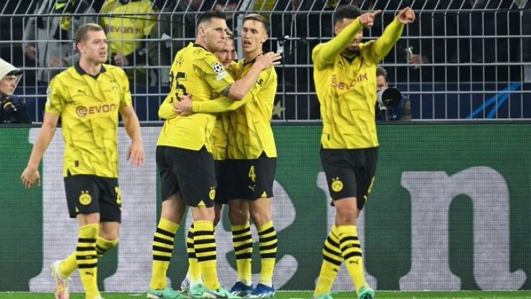 احتفال لاعبو بوروسيا دورتموند