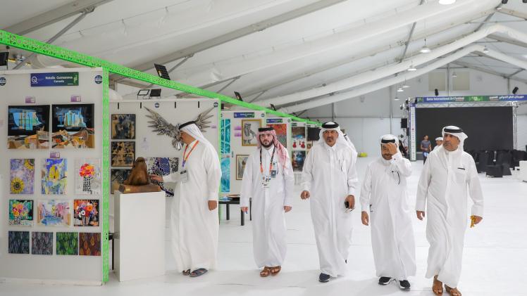 جانب من زيارة وفد غرفة قطر للمعرض