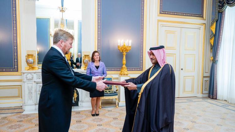 سعادة السفير الدكتور مطلق بن ماجد القحطاني مع ملك هولندا