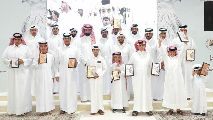 جانب من تتويج الفائزين