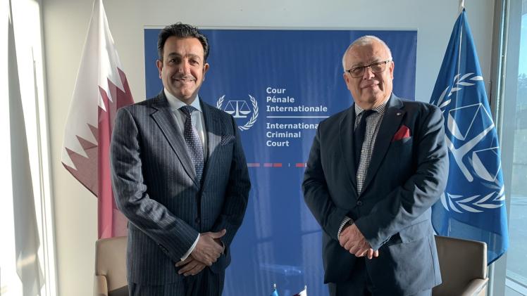 على هامش الاجتماع