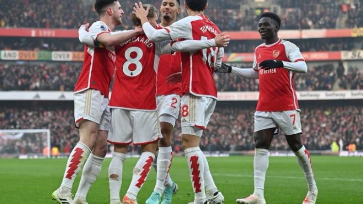 احتفال لاعبو أرسنال