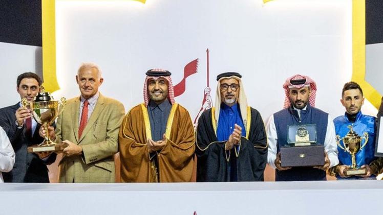 جانب من تتويج الفائزين