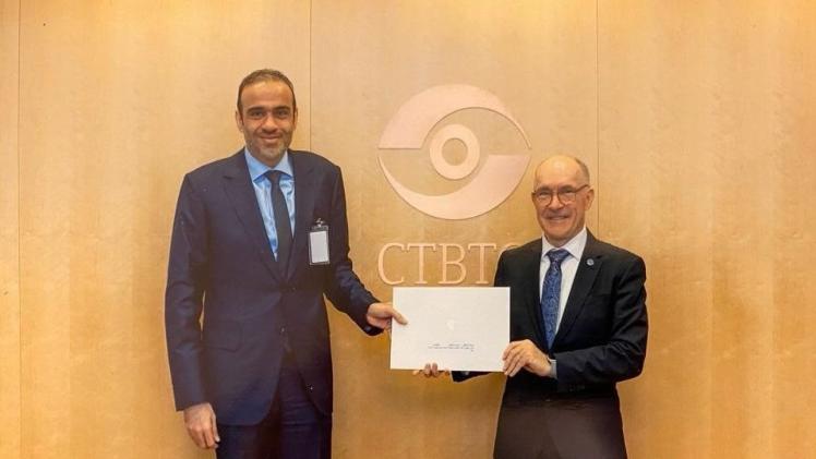 جانب من تسليم أوراق الاعتماد