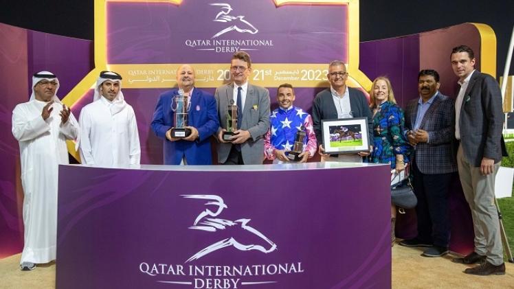 جانب من تتويج الفائزين