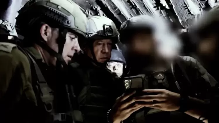 وزير دفاع الاحتلال يوآف غالانت وهو يتفقد النفق