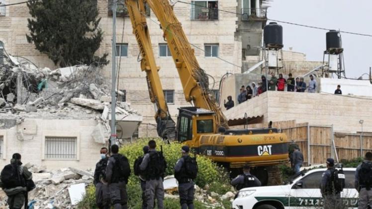 خلال عمليات هدم المنازل من قبل قوات الاحتلال