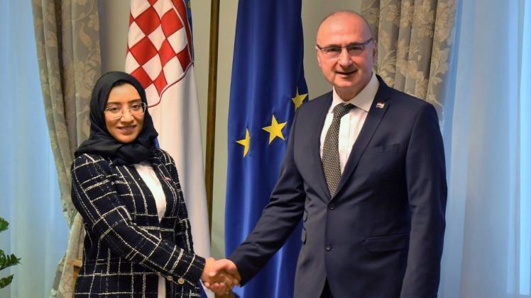 على هامش الاجتماع