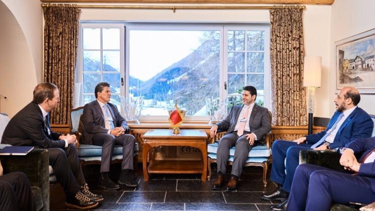 جانب من اللقاءات