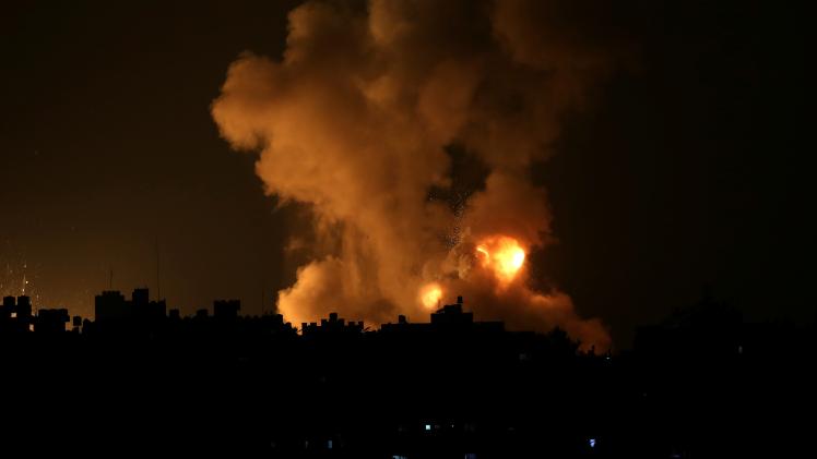 صورة من زاوية بعيدة للحريق