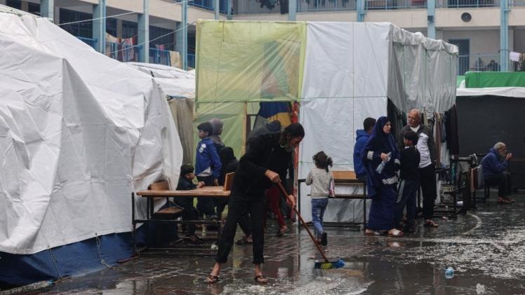 غرق عشرات مراكز الإيواء والمدارس في قطاع غزة