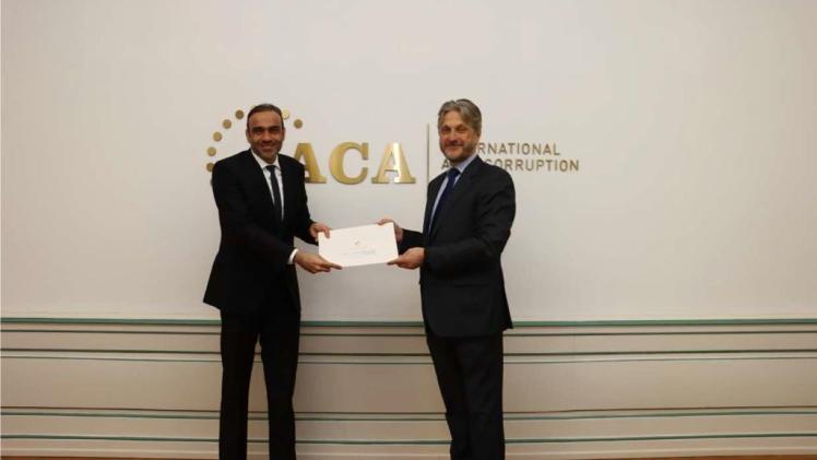 جانب من تسليم الأوراق