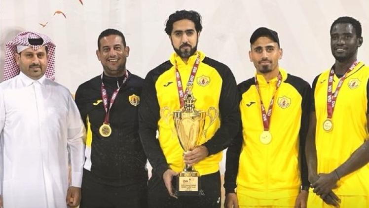 تتويج فريق نادي قطر