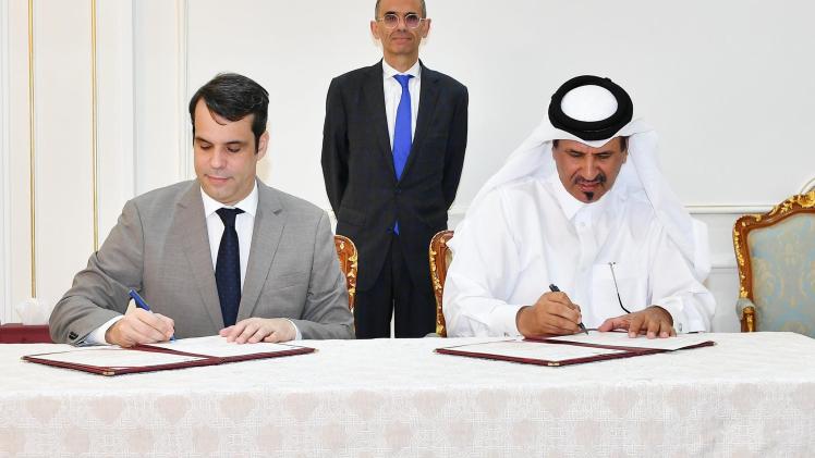 جانب من توقيع الاتفاقية