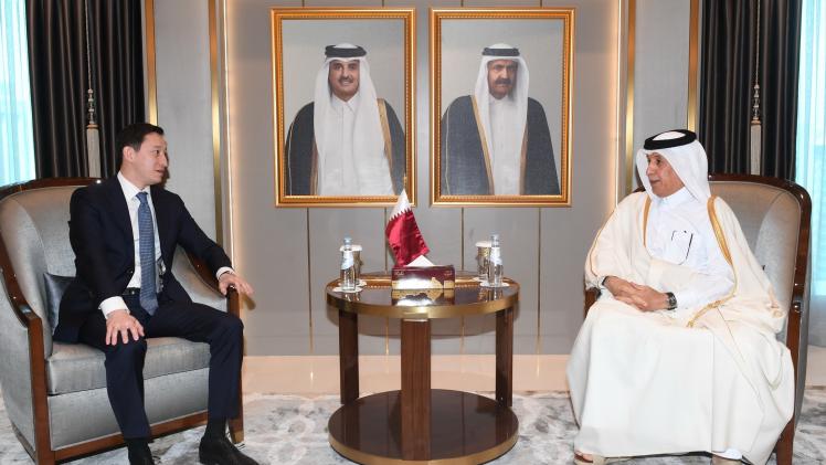 جانب من الاجتماع مع سفير أوزبكستان