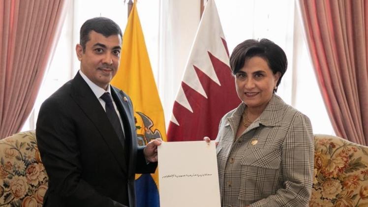 خلال تسلم نسخة من أوراق الاعتماد