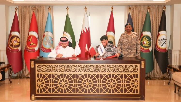 جانب من مراسم توقيع العقود