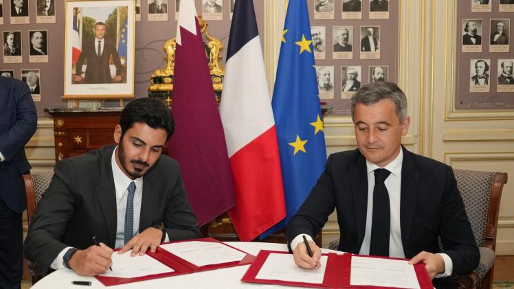 جانب من توقيع الاتفاقيات