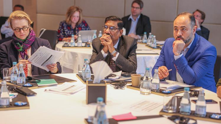 جانب من إحدى جلسات الاجتماع