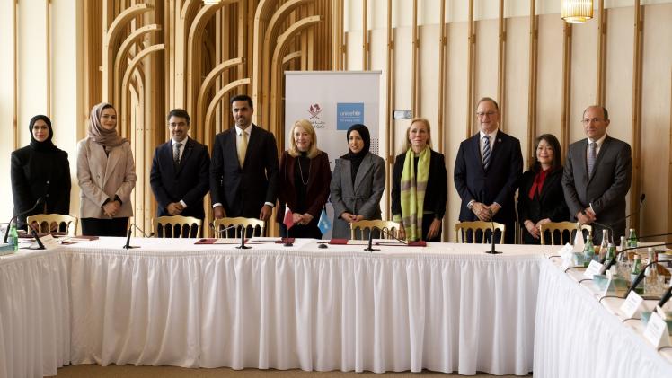 صورة جماعية عقب توقيع الاتفاقية