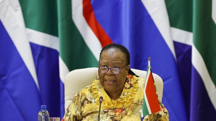 ناليدي باندور وزيرة خارجية جنوب إفريقيا