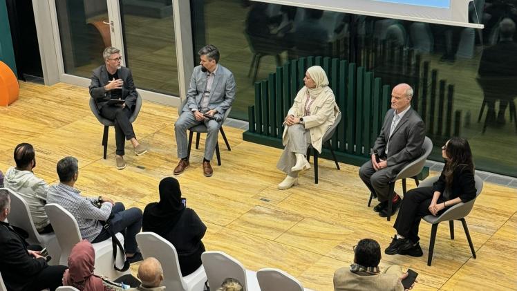 جانب من الجلسات الحوارية