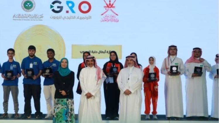 جانب من تتويج الفائزين