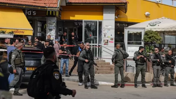 قوات الاحتلال الإسرائيلي في موقع عملية الطعن