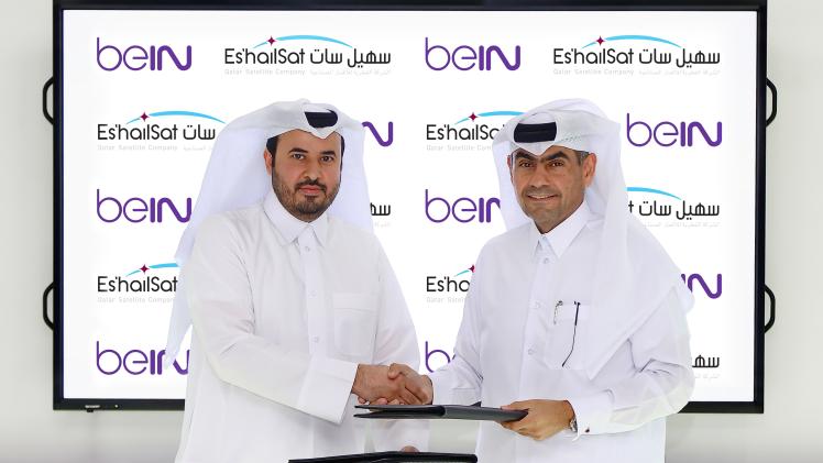 جانب من التوقيع