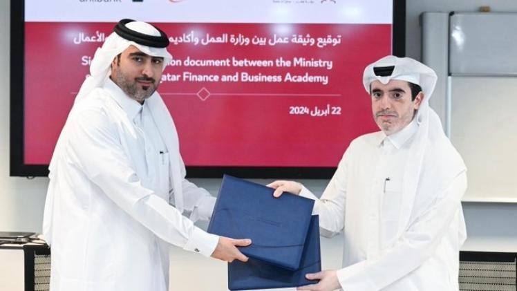 جانب من توقيع الاتفاقية