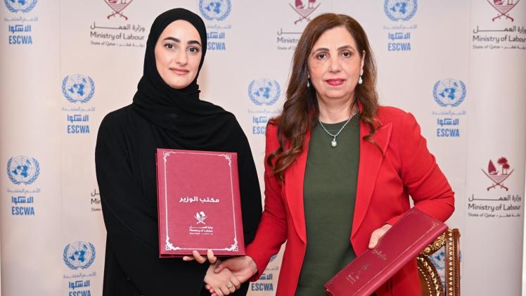 جانب من توقيع الاتفاقية