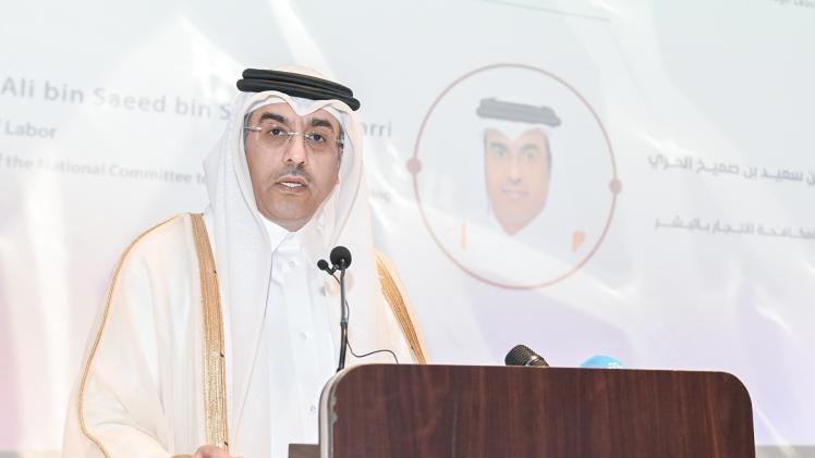 سعادة الدكتور علي بن صميخ المري وزير العمل