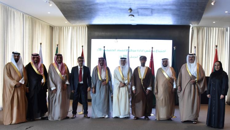 صورة جماعية على هامش الاجتماع