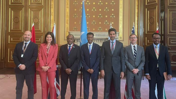 صورة جماعية على هامش الاجتماع