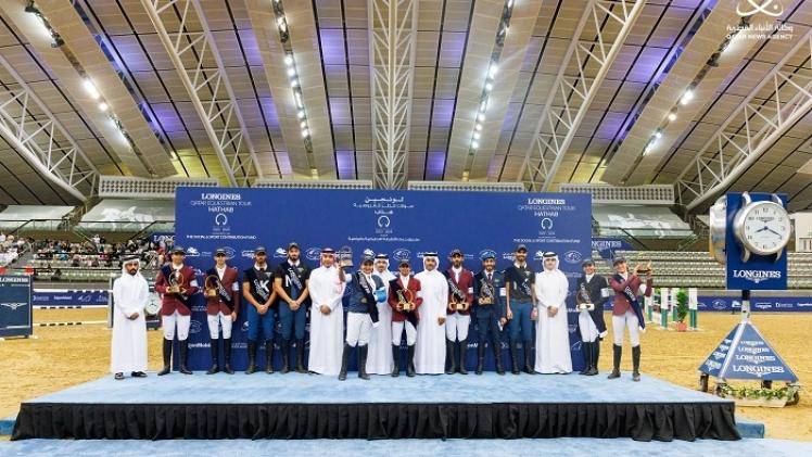 جانب من تتويج الفائزين