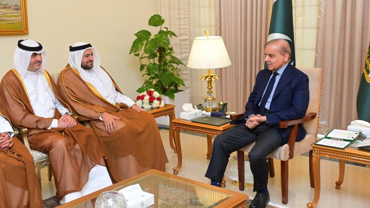 جانب من تسليم الرسالة