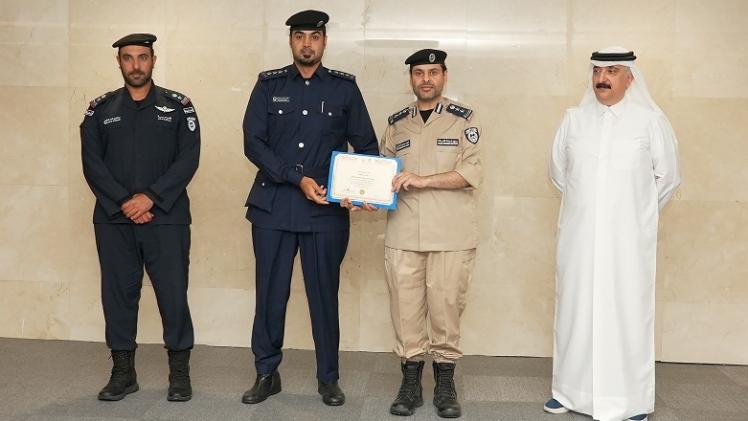 جانب من تكريم المشاركين في الدورة