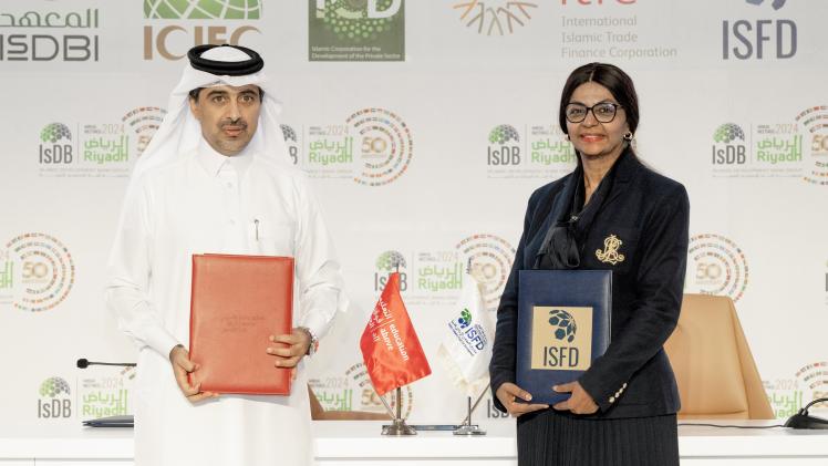 جانب من توقيع الاتفاقية