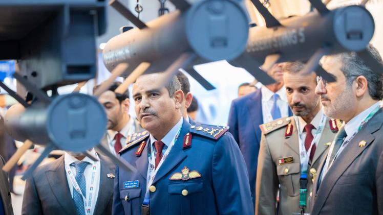 جانب من زيارة سعادة رئيس الأركان للمعرض