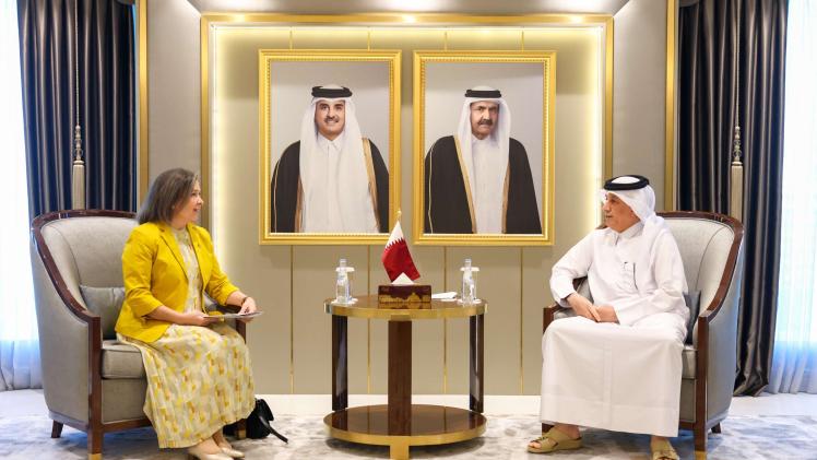 سعادة وزير الدولة للشؤون الخارجية خلال تسلم الرسالة