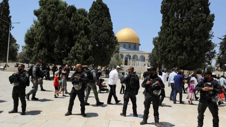 عشرات المستعمرين في باحات المسجد الأقصى المبارك