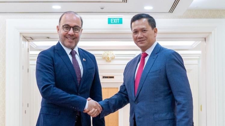 على هامش الاجتماع