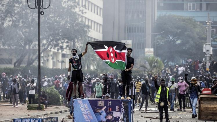 متظاهرون في كينيا يحتجون على قانون زيادة الضريبة