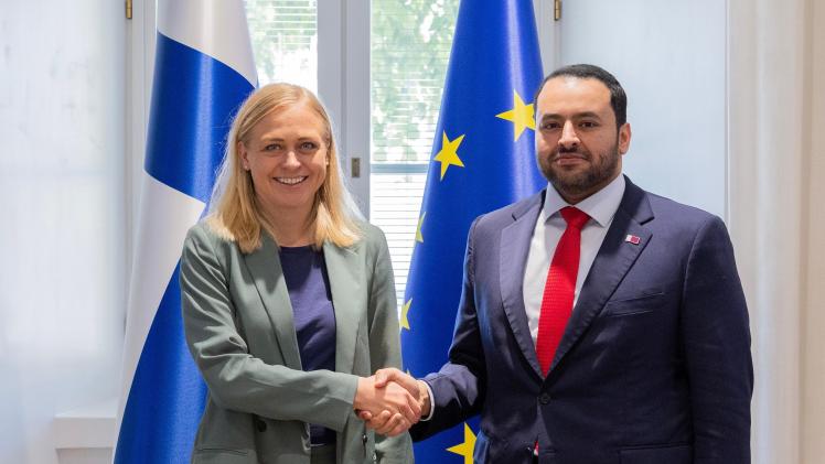 على هامش الاجتماع