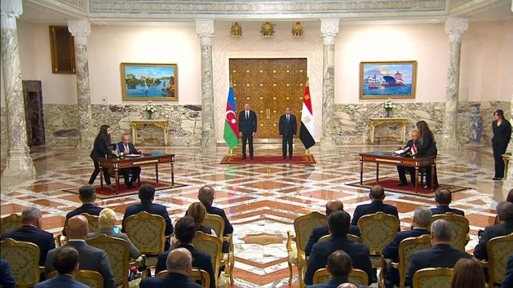 الرئيس المصري عبد الفتاح السيسي ونظيره الأذربيجاني إلهام علييف