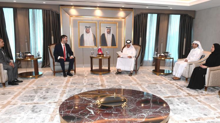 وزير الدولة للشؤون الخارجية خلال تسلم الرسالة