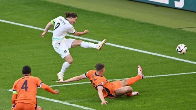 مباراة النمسا ضد هولندا